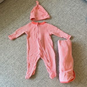Old Navy newborn onesie, hat, and matching swaddle blanket. Never worn.